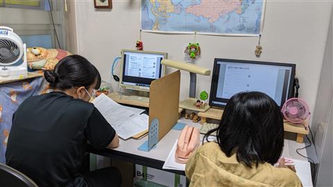 高校生・中学生・小学生も同時に勉強できるのが、完全個別学習のミシガンです。 高校生・中学生・小学生も同時に勉強できるのが、完全個別学習のミシガンです。